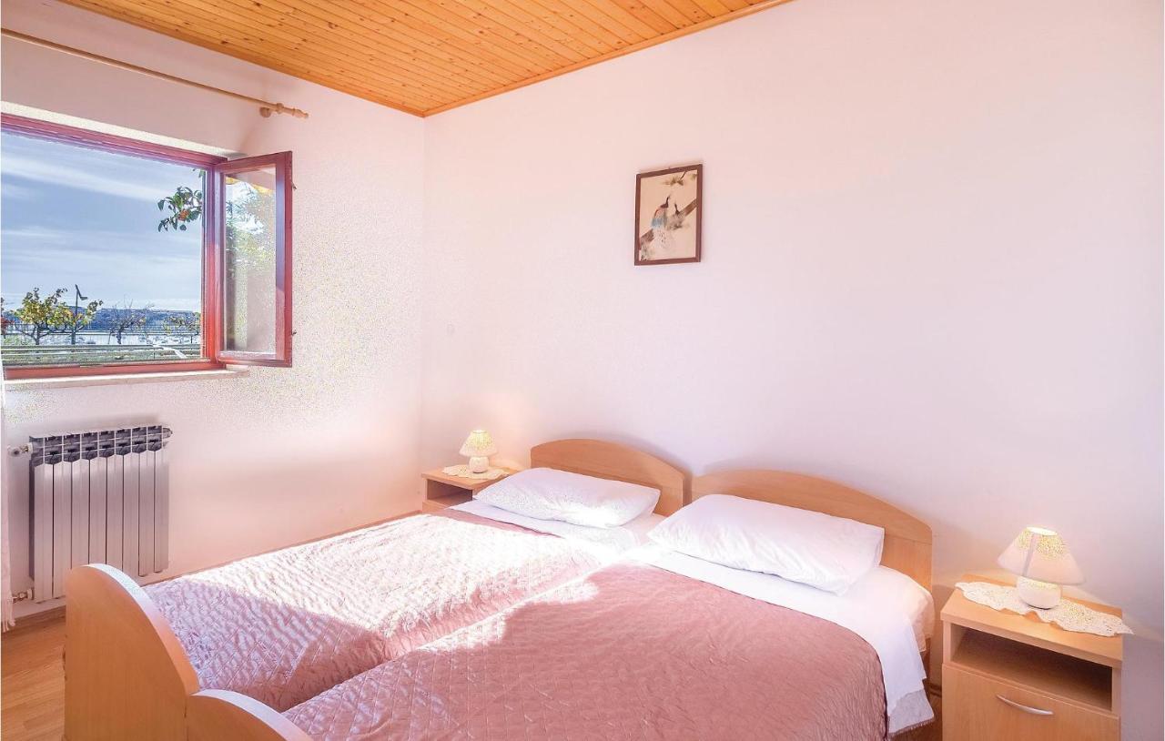 Awesome Apartment In Pula With Wifi Luaran gambar