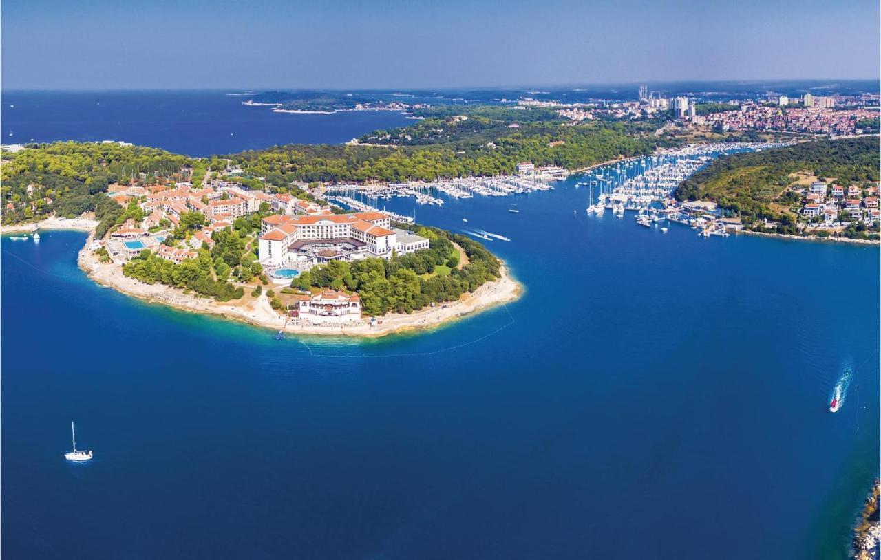 Awesome Apartment In Pula With Wifi Luaran gambar
