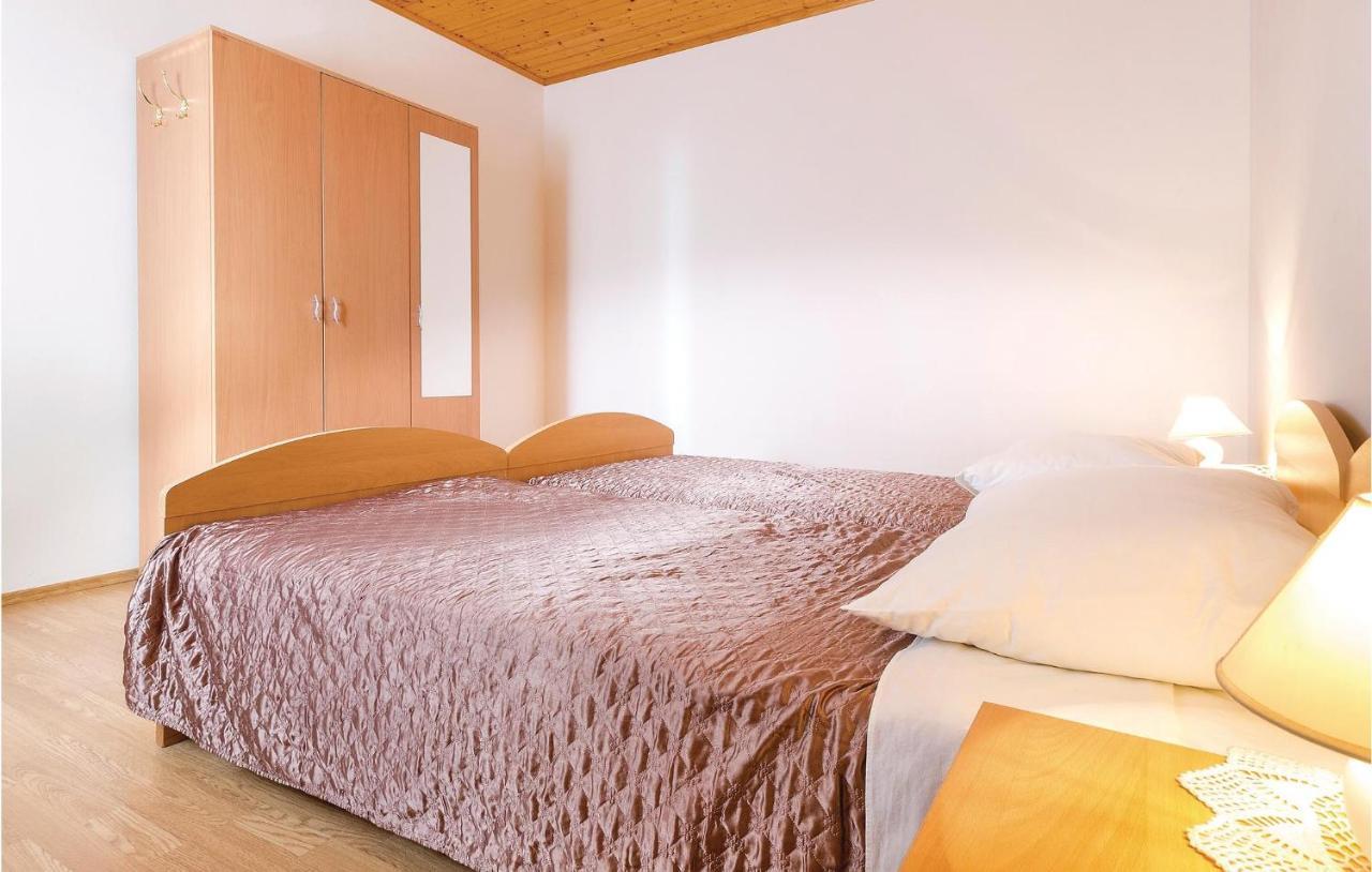 Awesome Apartment In Pula With Wifi Luaran gambar