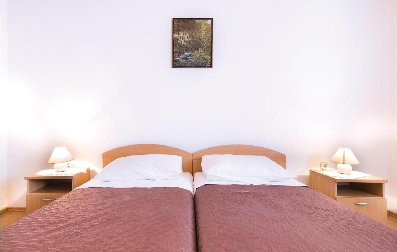 Awesome Apartment In Pula With Wifi Luaran gambar