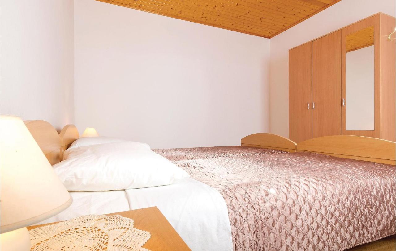 Awesome Apartment In Pula With Wifi Luaran gambar